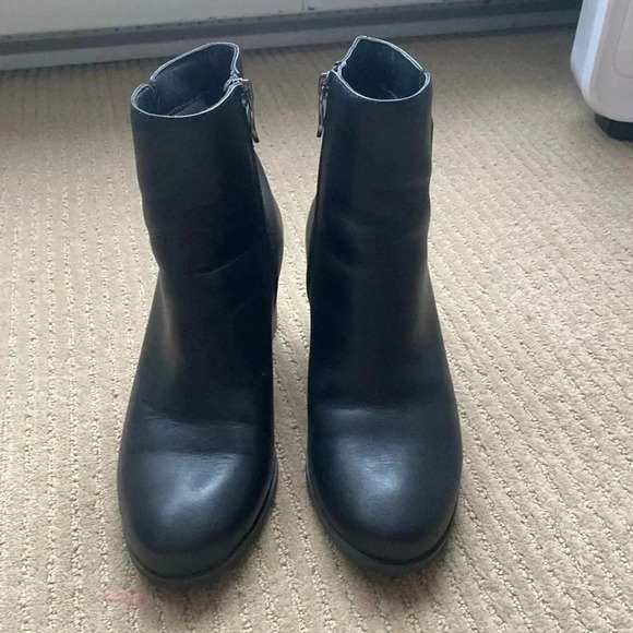 Artica Leather AnkleBoots black size 8 small heel. - Picture 6 of 14